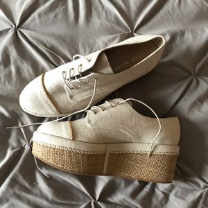 Stuart Weitzman Mantra Platform